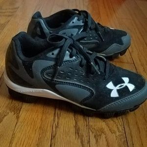 Under Armour Boys baseball cleats size 1.5